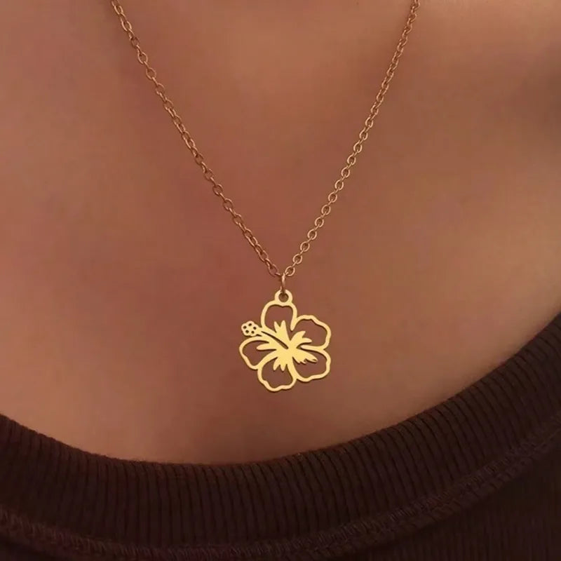 Simple Style Flower Pendant Ion Plating Necklace