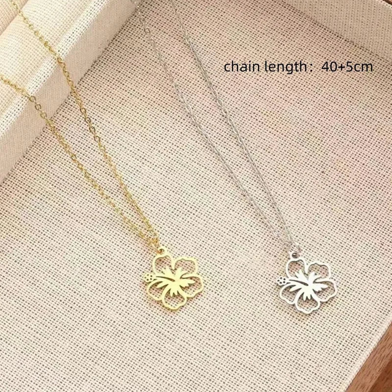 Simple Style Flower Pendant Ion Plating Necklace