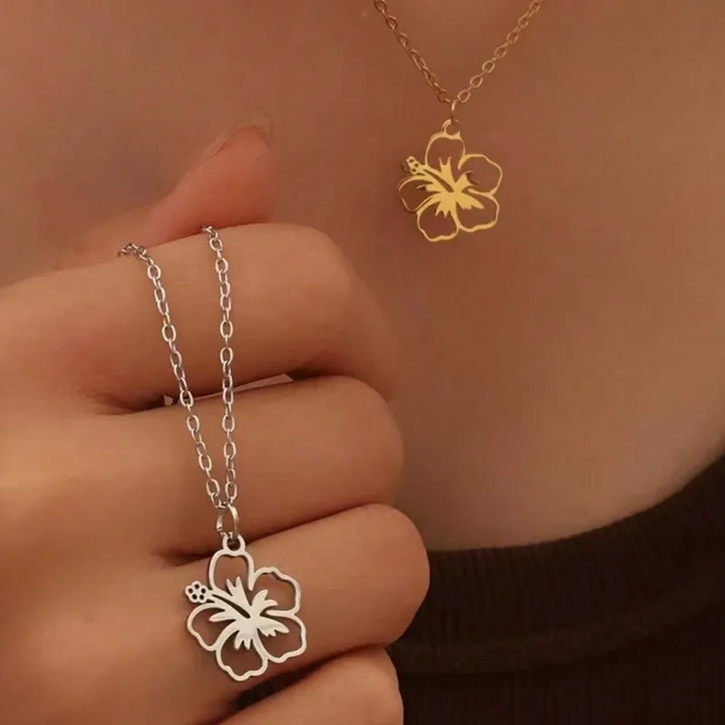 Simple Style Flower Pendant Ion Plating Necklace