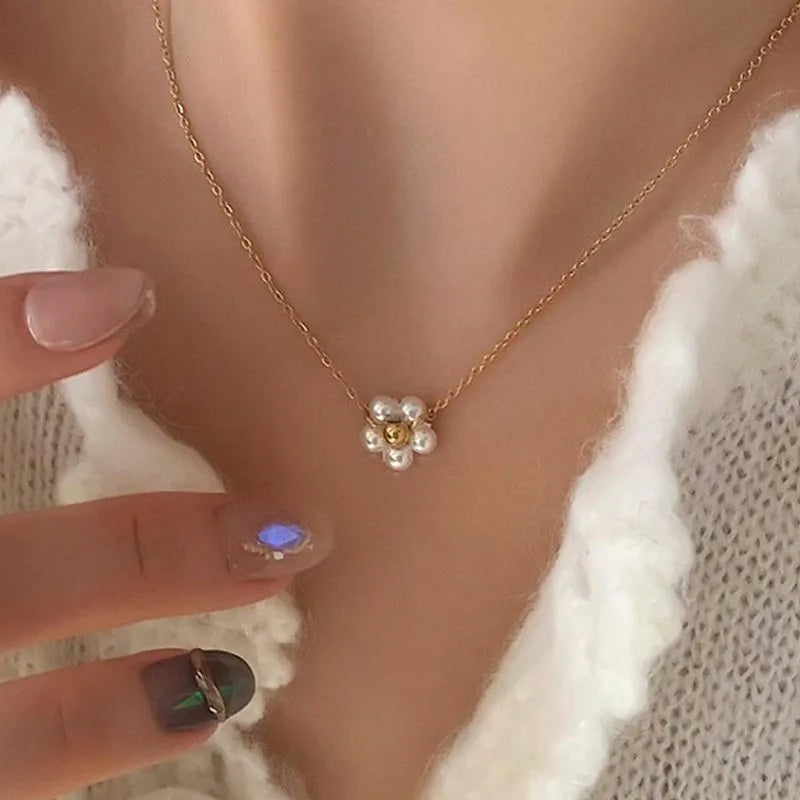 Sweet Flower 18K Gold Plated Ion Plating (IP) Inlay Regular Chain Pendant Necklace