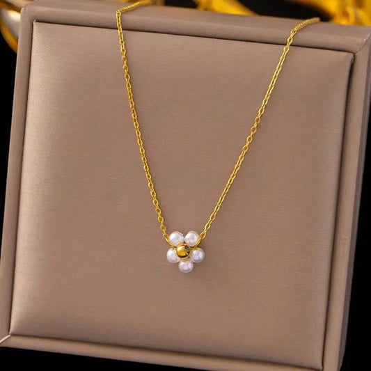 Sweet Flower 18K Gold Plated Ion Plating (IP) Inlay Regular Chain Pendant Necklace